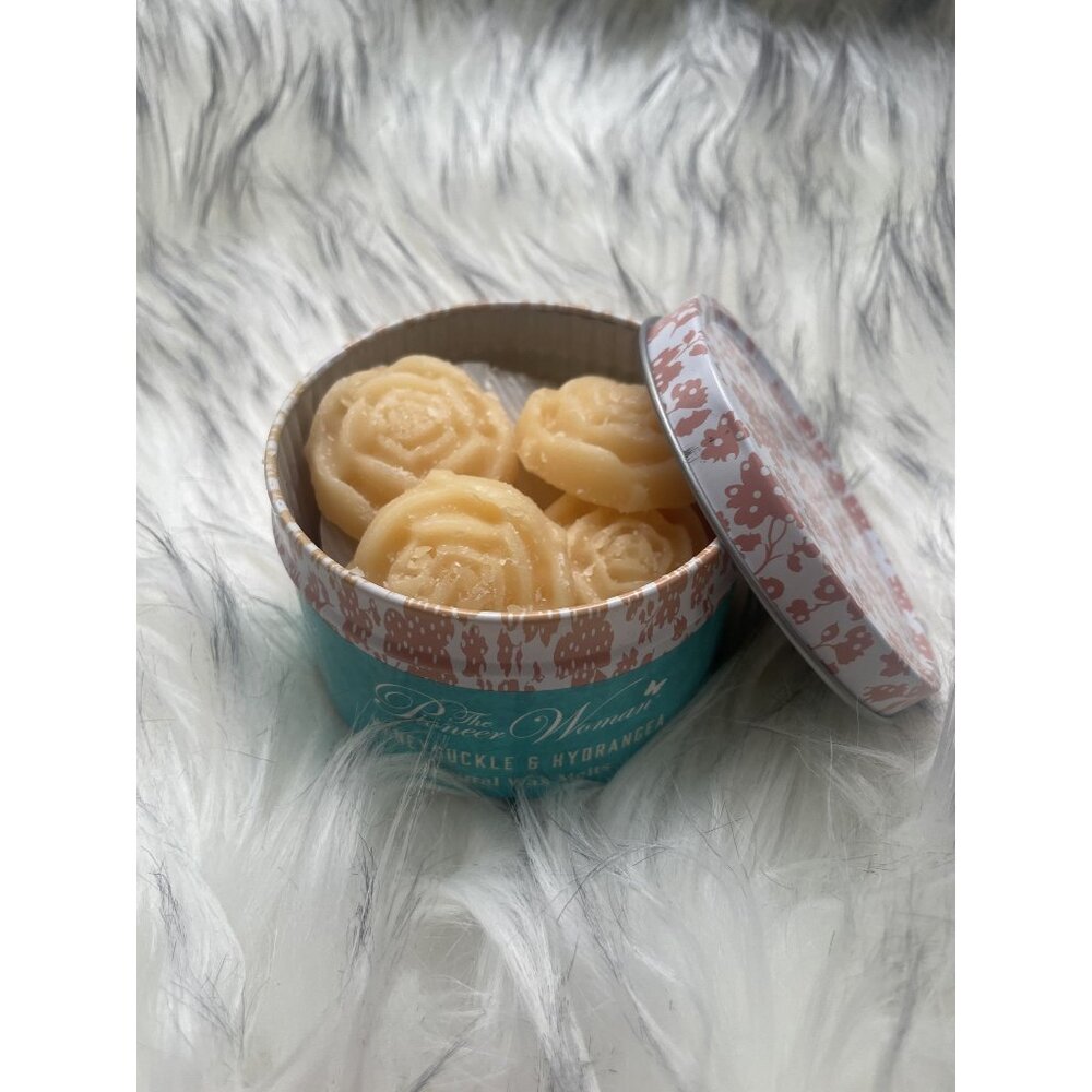 The Pioneer Woman Figural Wax Melts Honeysuckle & Hydrangea Scent 2.47 Oz Tin